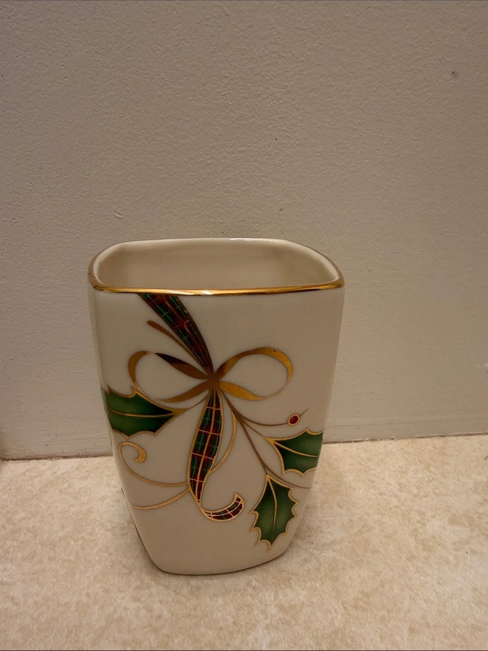 Lenox Holiday Nouveau Ceramic Bath Accessory Set in Ivory and Gold
